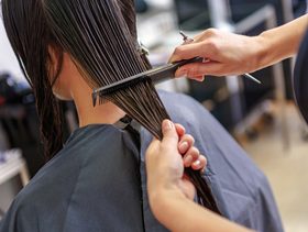 قصات شعر تناسب الام الثلاثينية