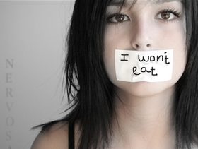 كيف تعلمين أن إبنتك تعاني الأنوريكسيا؟
