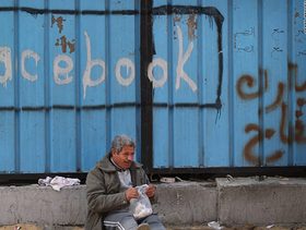 أب مصري يسمي إبنته فايسبوك!