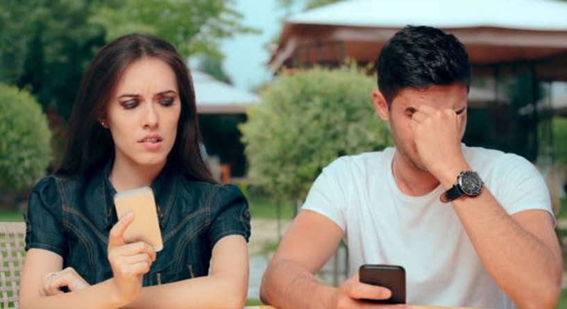 كيفية اكتشاف خيانة الزوج من خلال الواتساب