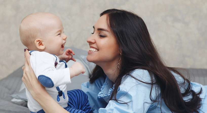 5 أمور وحدها الأم تقدمها لطفلها