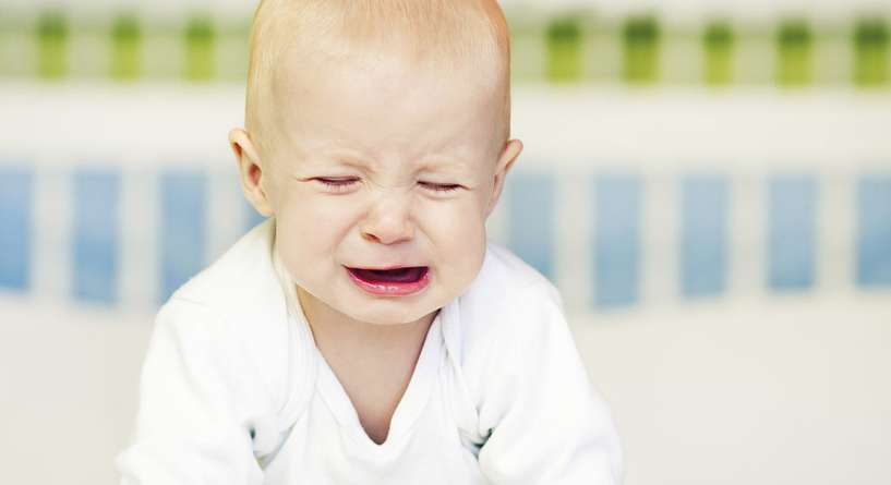 5 حيل غريبة وفعالة لإسكات بكاء الرضع على الفور