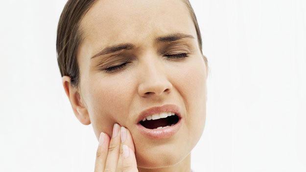 ما العلاقة بين صحة الفم وظهور الحمو؟