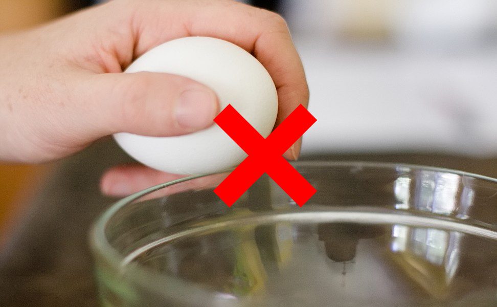الطريقة الصحيحة لكسر البيض