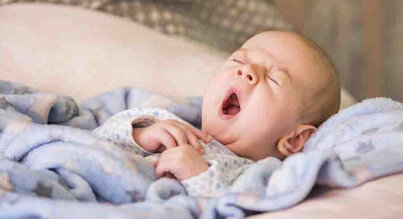 لماذا طفلي الرضيع ينام كثيرا ولا يرضع كالعادة