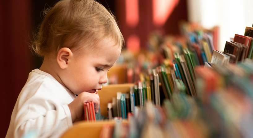تعليم الطفل الرضيع القراءة بالطرق الحديثة