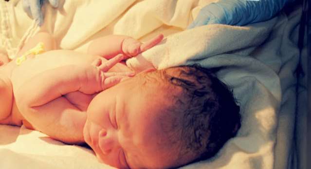 الولادة الطبيعية بعد الولادة القيصرية: أسباب ومخاطر