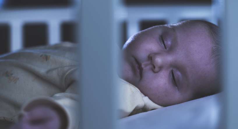 طرق تساعد على نوم الرضيع لوقت اطول في الليل