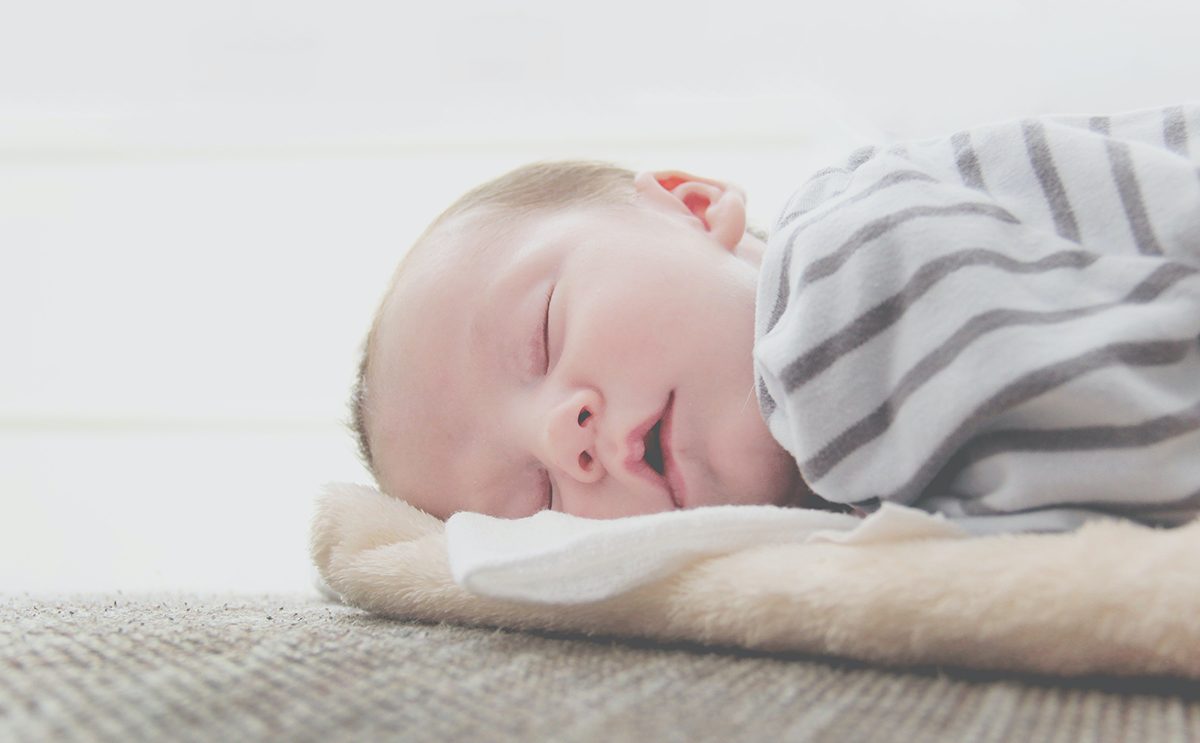 تنظيم نوم الرضيع بعمر شهرين | 3a2ilati
