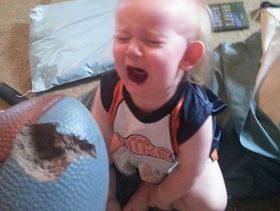 صور أمور مضحكة وغريبة تبكي الأطفال