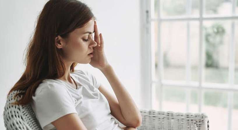 اكتشفي اسباب تأخر الدوره ونزول افرازات مائيه ومخاطرها!