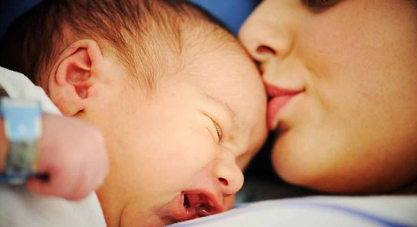 اطالة المخاض ساعة واحدة يجنب الولادة القيصرية