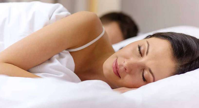على المرأة النوم أكثر من الرجل