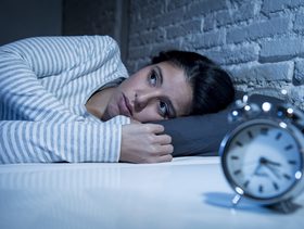 حلول منزلية للأرق بسبب الحرقة