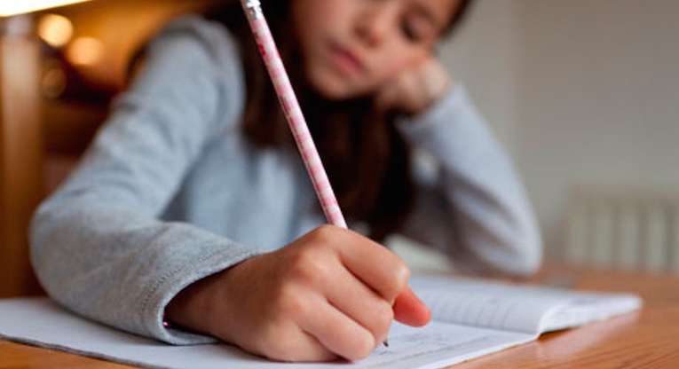 معلمة تمنح فروض منزلية غريبة ولكن مفيذة لتلاميذها