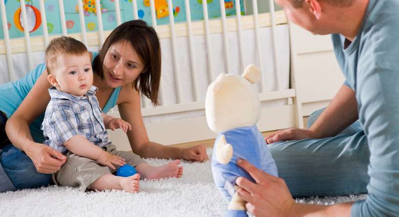 كيف يمكنك تنمية ذكاء طفلك في عمر السنة؟