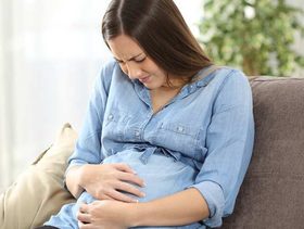 اسباب الم اسفل البطن للحامل في الشهر الرابع