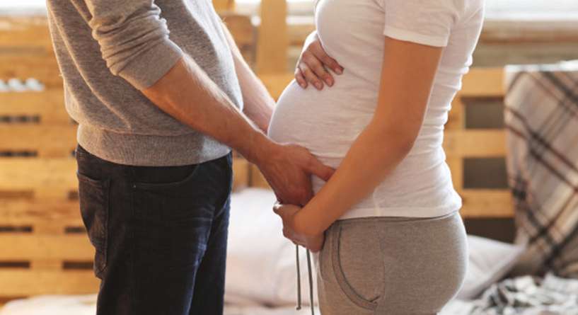 اكتشفي متى يحصل الحمل بعد الزواج وكيفية زيادة فرص حدوثه!