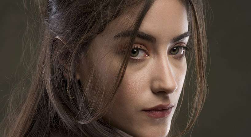 هازال كايا تعايد متابعيها بصورةٍ جديدة لابنها