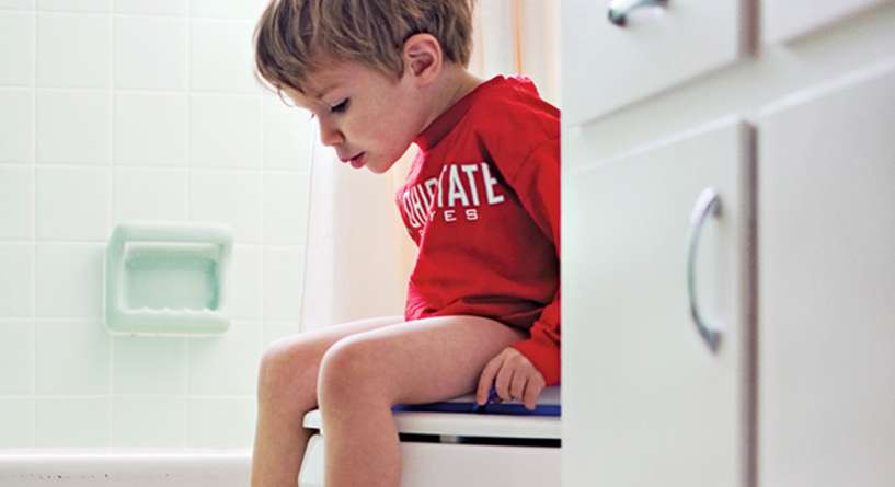 كيفية تعليم الطفل التبرز في الحمام