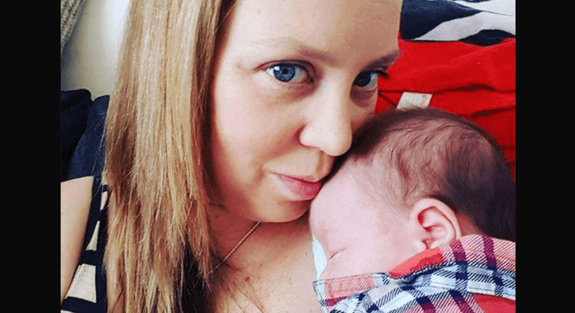 أم تبتكر طريقة ذكية للغاية تجعل طفلها يأخذ الدواء!