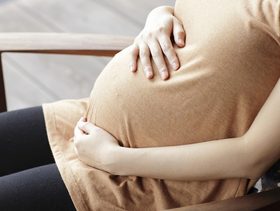 ما هي انواع واسباب جلوس الجنين في الشهر الثامن وهل من مخاطر؟