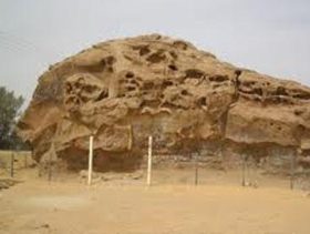 صخرة قصيباء الشاهدة على حبّ عنترة وعبلة