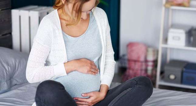 اسباب زيادة حركة الجنين في الشهر الثامن