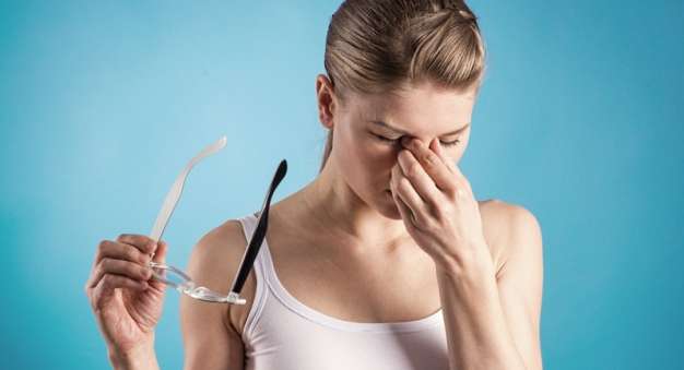 أسباب رفة العين