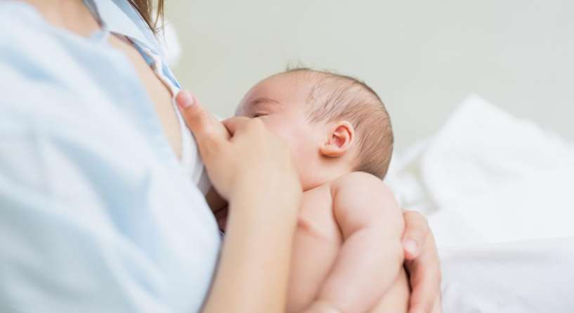 كيف يتم إرضاع الطفل وفوائد الرضاعة