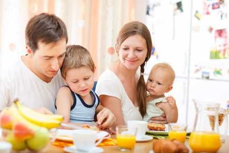 7 طرق لمساعدة طفلك على تناول الفطور