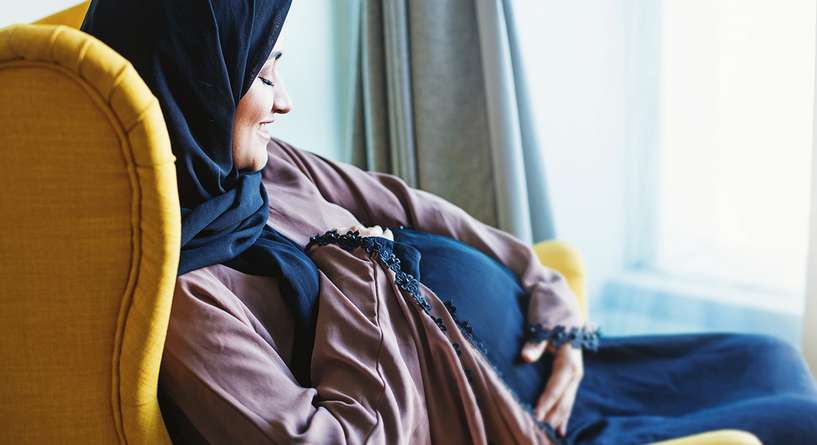هل حركة الجنين مؤلمة في الشهر الثامن وعى ماذا تدل