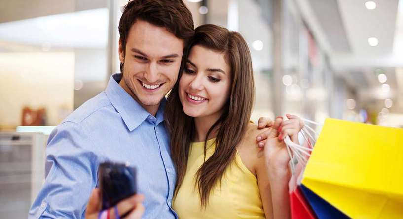 علامات تكشف حب الزوج لزوجته