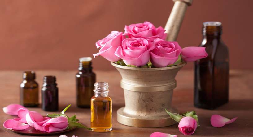 فوائد زيت الورد للمنطقه الحساسه