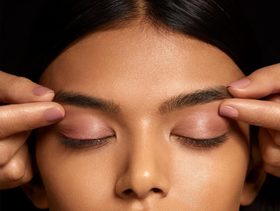 هل تشقير الحواجب يضر الحامل