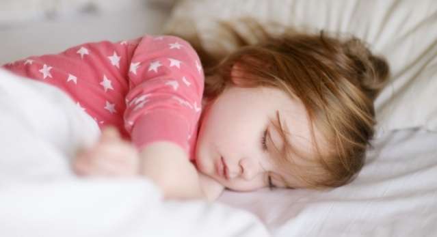 الكلام اثناء النوم عند الاطفال