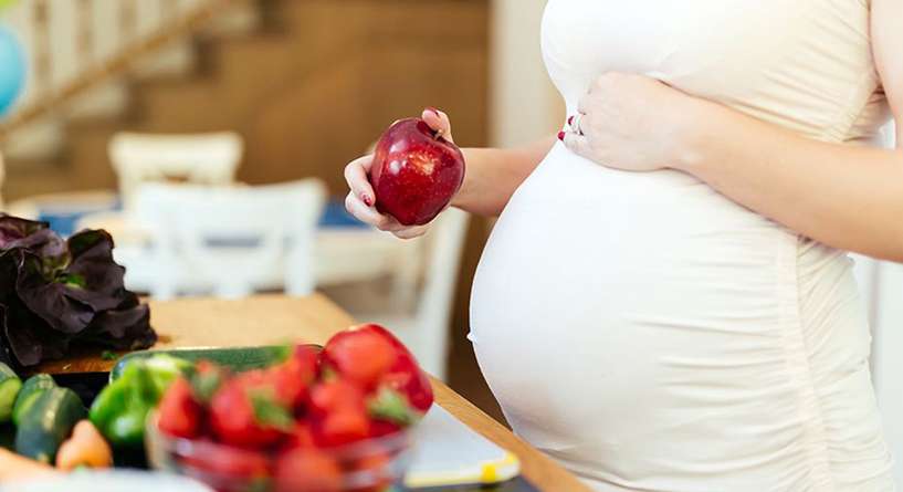 كيف يكون غذاء الحامل في الشهور الاولى وما هي أفضل الاكلات؟