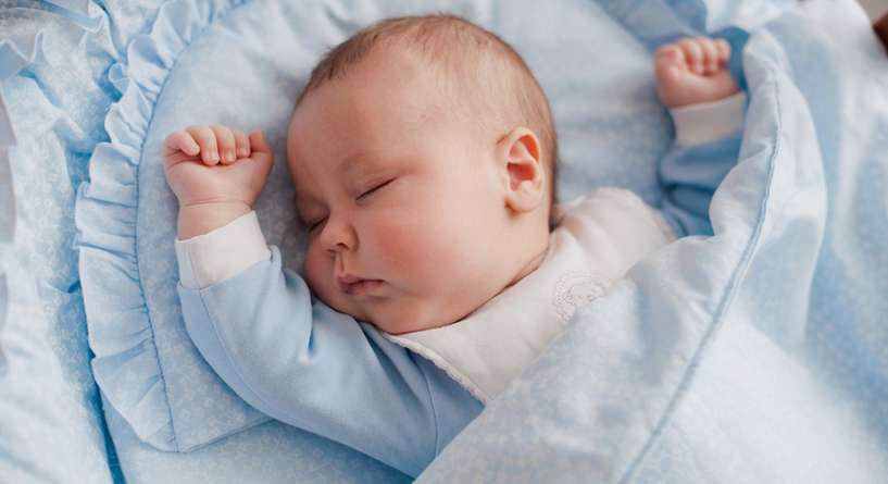 مشاكل النوم عند الرضع وافضل وضعيات النوم