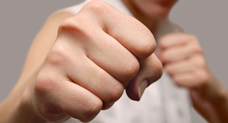 تحليل الشخصية من طريقة قبضة اليد