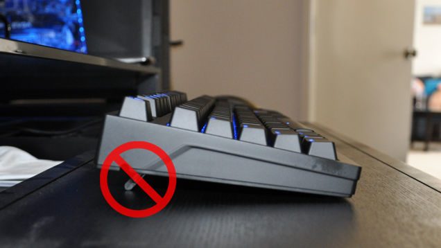 استخدام أقدام لوحة مفاتيح الكمبيوتر