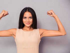 الاسباب التي تجعل المرأة افضل من الرجل