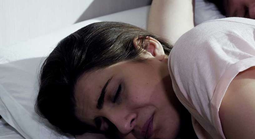 اسباب الشخير اثناء النوم وطرق علاجه