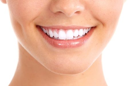 تبييض الأسنان: ضرورة أم موضة؟