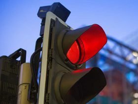 ما غرامة قطع الاشارة 