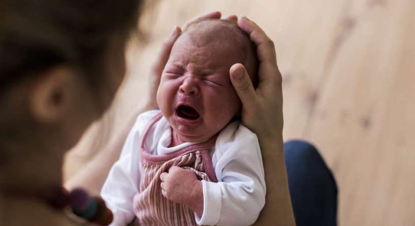 اسباب كثرة بكاء الطفل الرضيع 