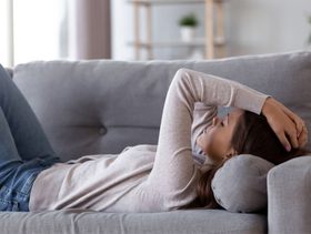 اسباب ظهور بقع حمراء على الجلد في الساق