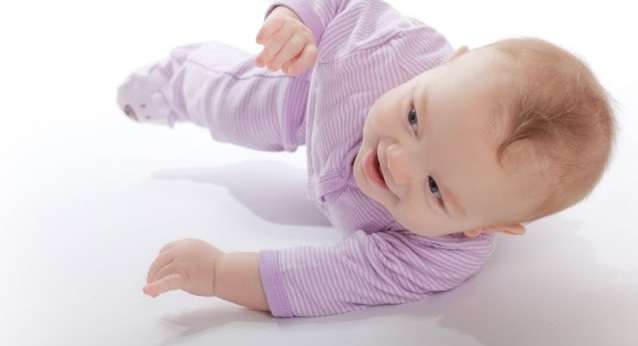 تأخر الاطفال في التقلب امر طبيعي