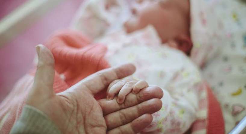 نصيحة لحماية بشرة المولود من التشقق