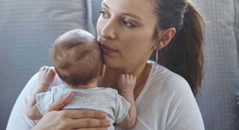 اسباب تعرق الطفل الرضيع اثناء الرضاعه وطرق العلاج!