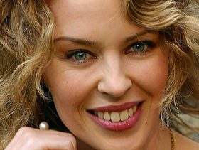 كايلي مينوغ قد تلجأ للتبني أو استخدام أم بديلة من أجل إنجاب الأطفال